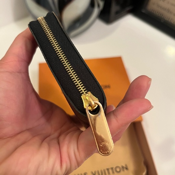 Louis Vuitton Brown and Red Wallet with Iconic Monogram and Unique Red Panel - Picture 3 of 12